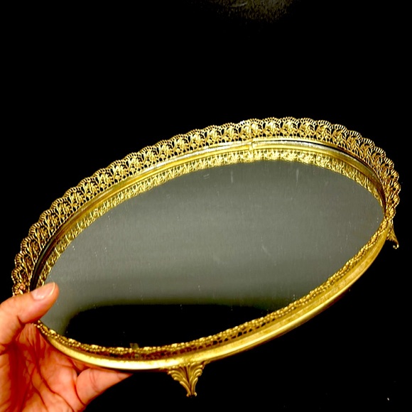 - Mid Century mirrored gold tone metal ornate filigree vanity tray with fe… - Picture 6 of 7